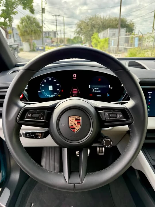 2025 Porsche Macan S - Image 4 of 9