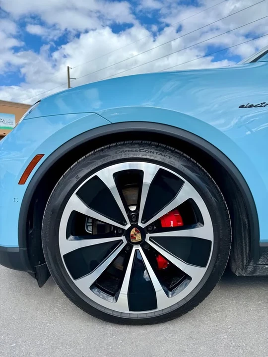 2025 Porsche Macan S - Image 2 of 9