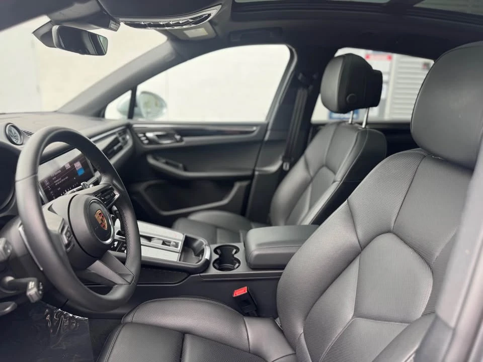 2025 Porsche Macan Electric - Image 8 of 13