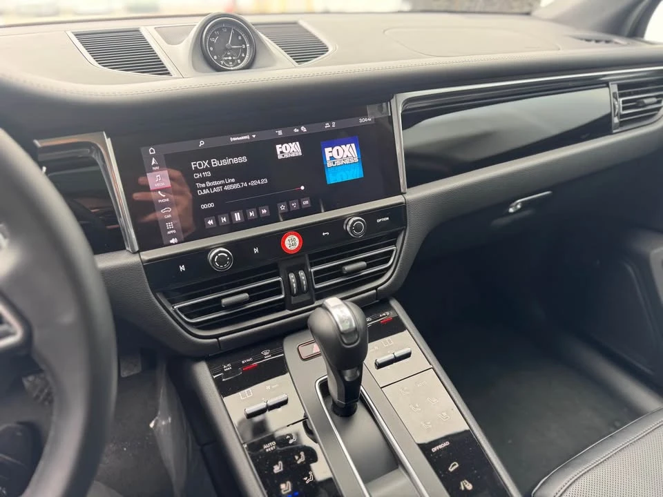 2025 Porsche Macan Electric - Image 11 of 13