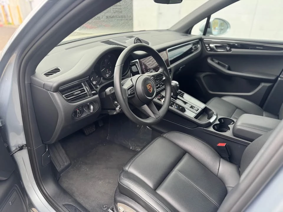 2025 Porsche Macan Electric - Image 7 of 13