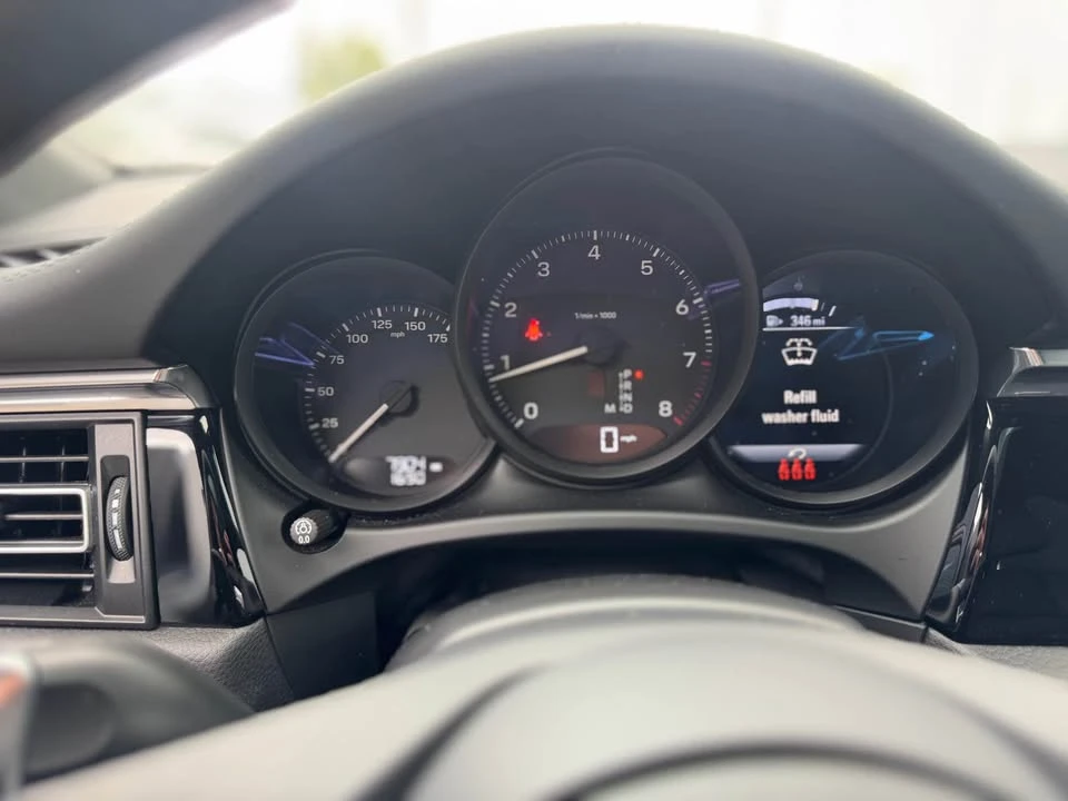 2025 Porsche Macan Electric - Image 10 of 13