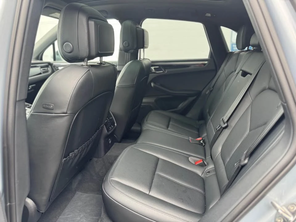 2025 Porsche Macan Electric - Image 5 of 13