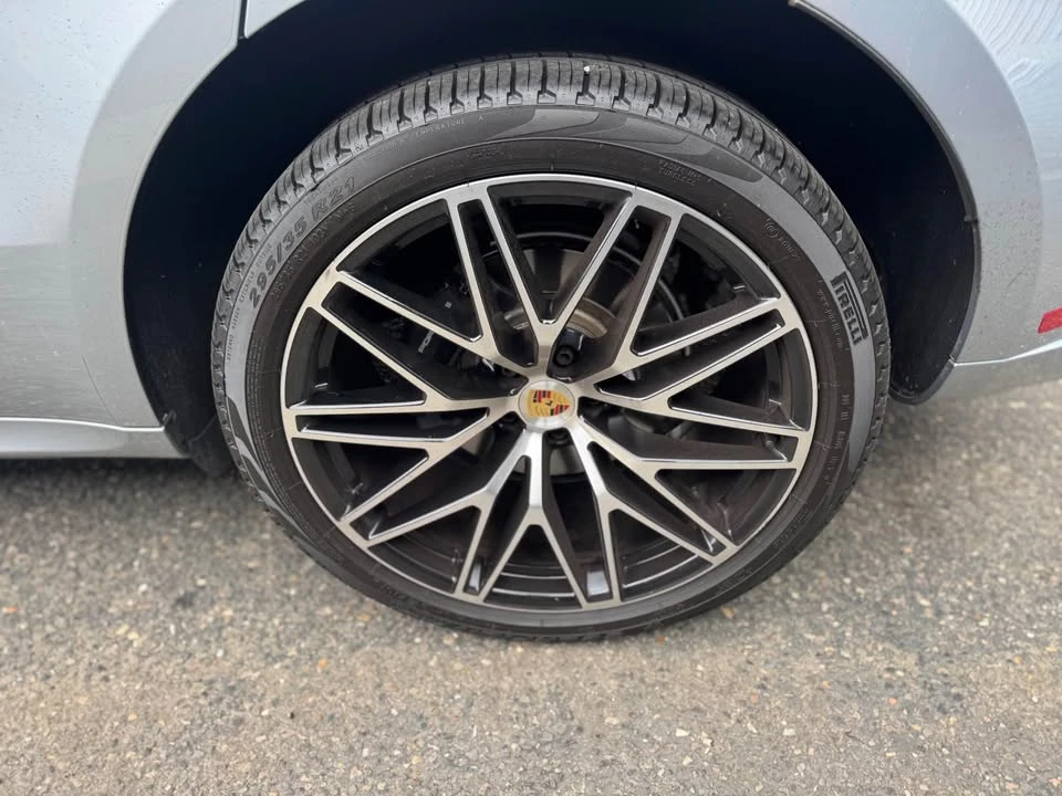 2025 Porsche Macan Electric - Image 4 of 13
