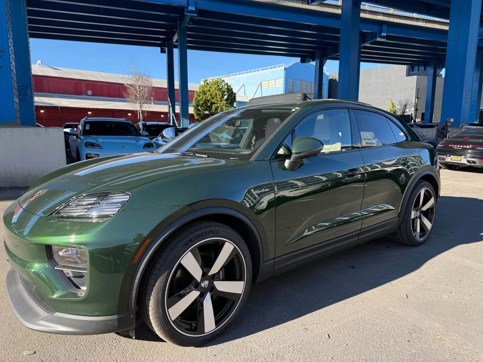 2025 Porsche Macan Electric - Image 3 of 19