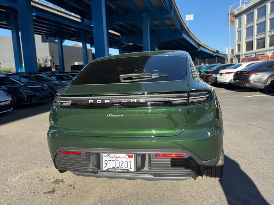 2025 Porsche Macan Electric - Image 9 of 19