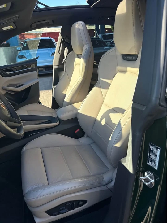 2025 Porsche Macan Electric - Image 14 of 19