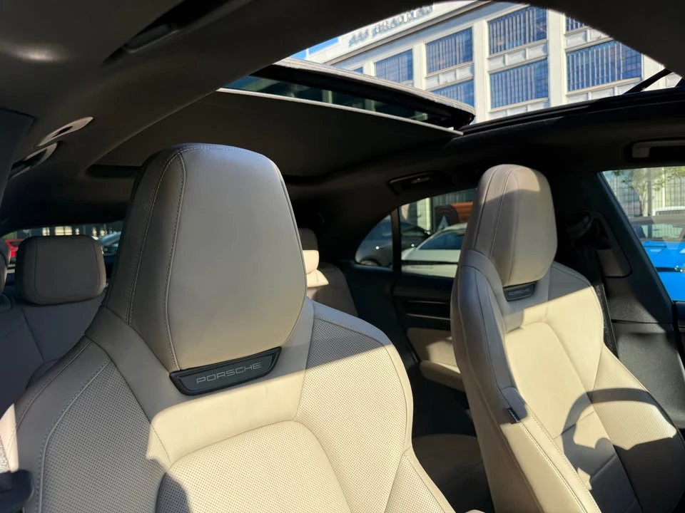 2025 Porsche Macan Electric - Image 15 of 19