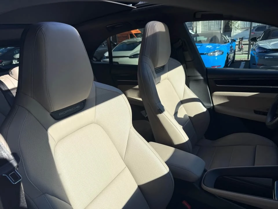 2025 Porsche Macan Electric - Image 13 of 19