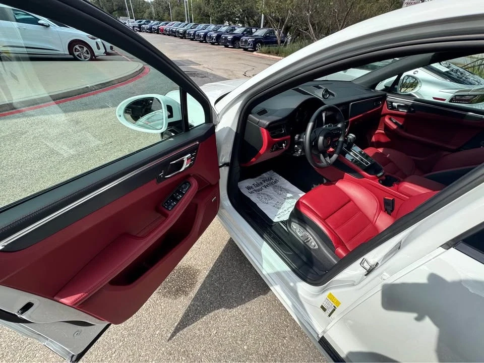 2025 Porsche Macan GTS - Image 7 of 9
