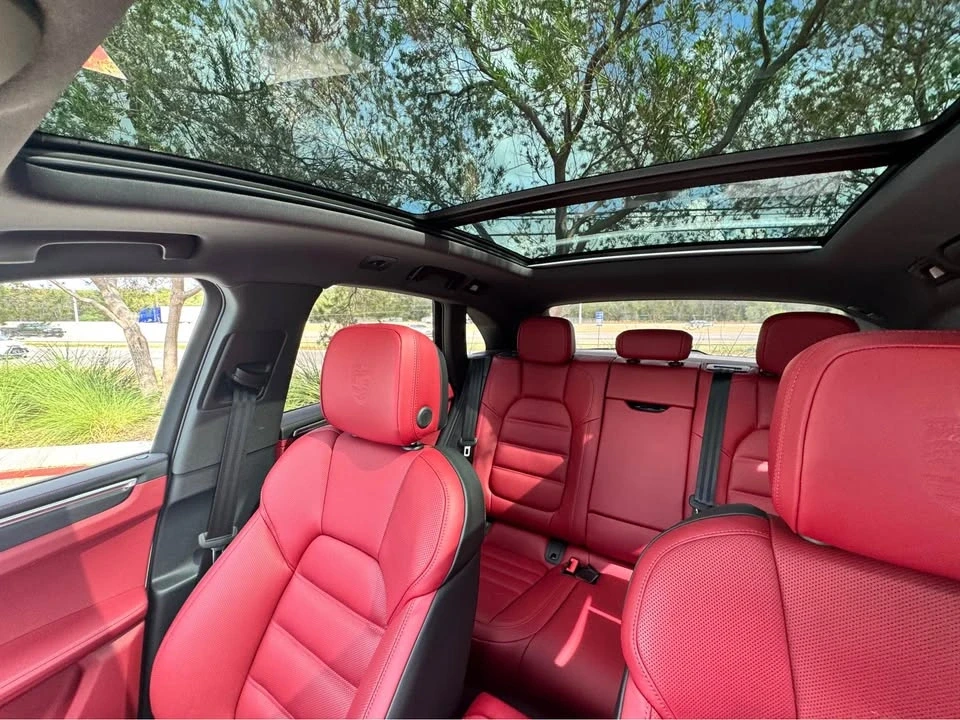 2025 Porsche Macan GTS - Image 8 of 9