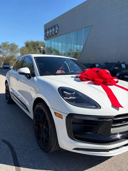 2025 Porsche Macan GTS - Image 2 of 10