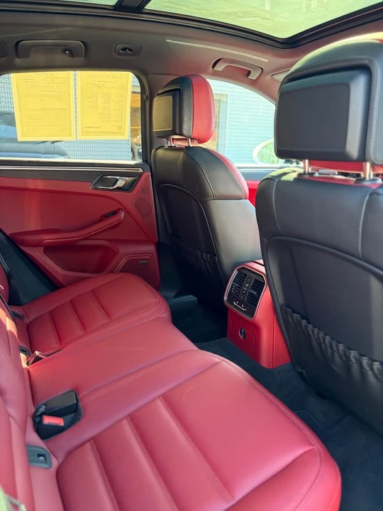 2025 Porsche Macan GTS - Image 8 of 10