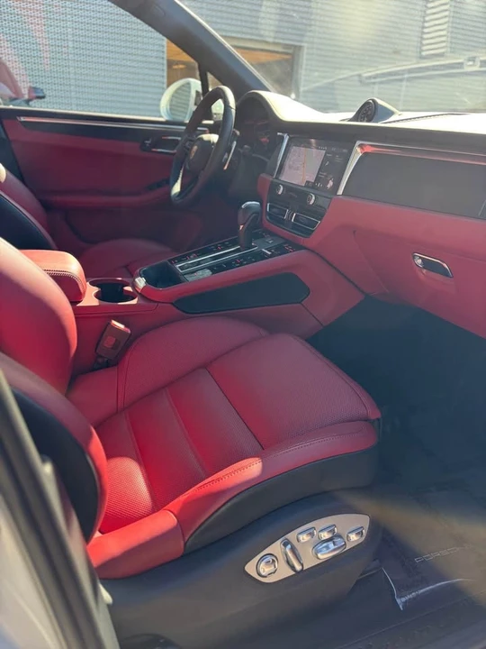 2025 Porsche Macan GTS - Image 9 of 10