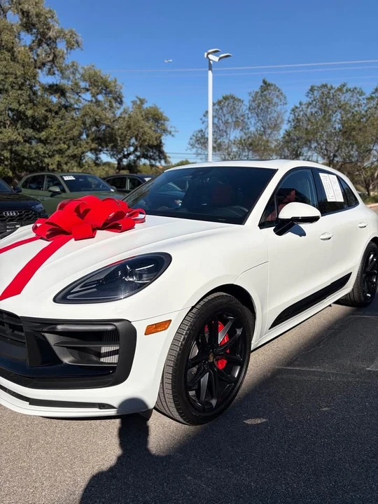 2025 Porsche Macan GTS - Image 3 of 10