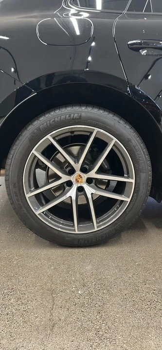 2025 Porsche Macan - Image 11 of 19