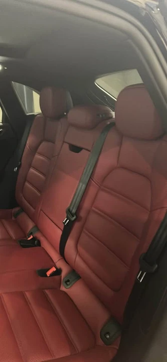 2025 Porsche Macan - Image 18 of 19