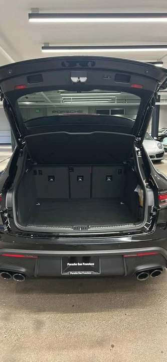 2025 Porsche Macan - Image 9 of 19
