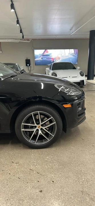 2025 Porsche Macan - Image 14 of 19