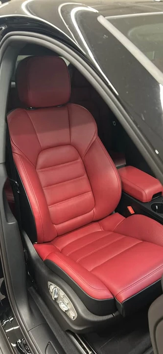 2025 Porsche Macan - Image 17 of 19