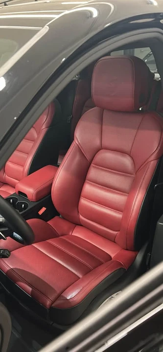 2025 Porsche Macan - Image 16 of 19