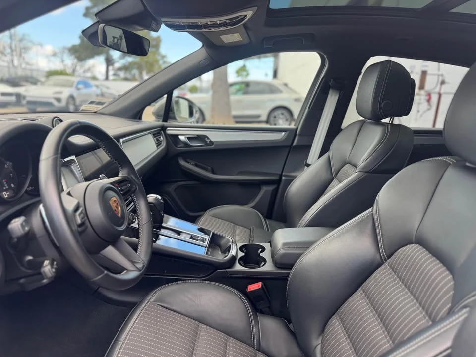 2025 Porsche Macan T - Image 6 of 8