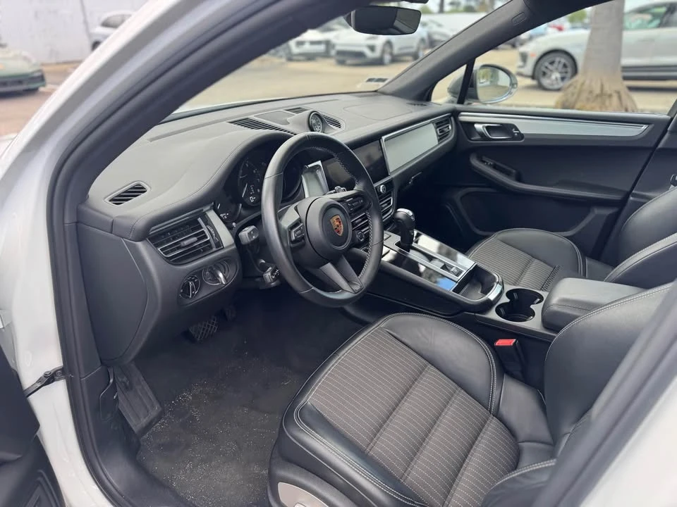 2025 Porsche Macan T - Image 5 of 8