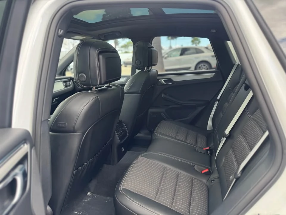 2025 Porsche Macan T - Image 4 of 8