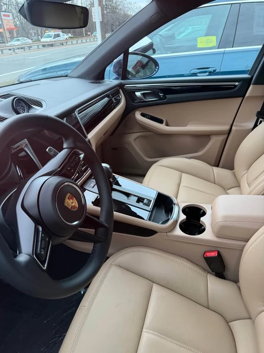 2025 Porsche Macan T - Image 4 of 7