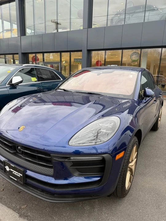2025 Porsche Macan T - Image 6 of 7