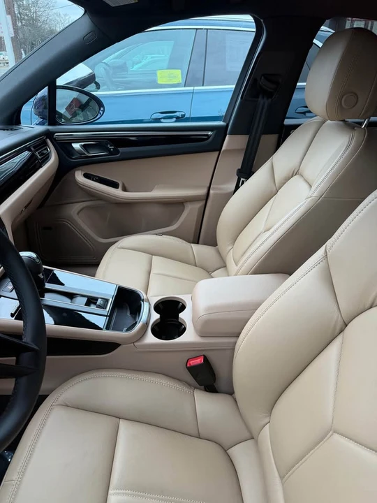 2025 Porsche Macan T - Image 3 of 7