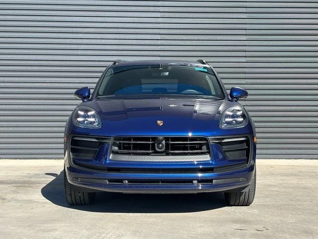 2025 Porsche Macan - Image 10 of 20