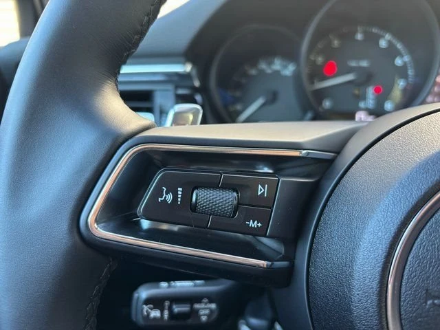 2025 Porsche Macan - Image 15 of 20