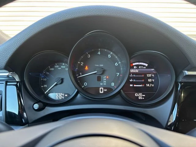 2025 Porsche Macan - Image 17 of 20