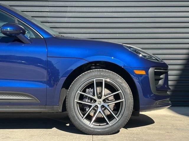 2025 Porsche Macan - Image 11 of 20