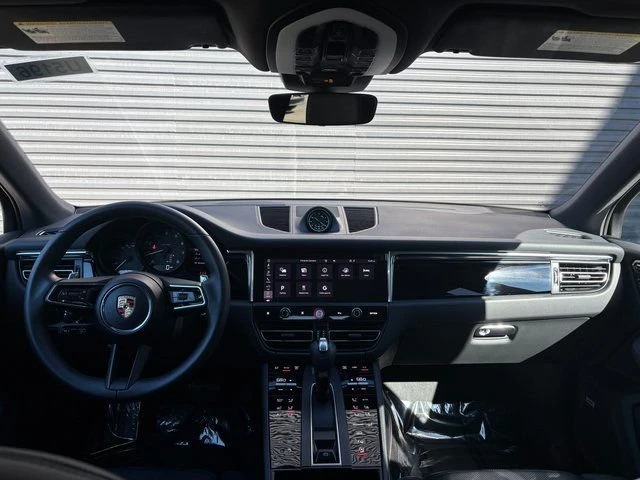 2025 Porsche Macan - Image 13 of 20