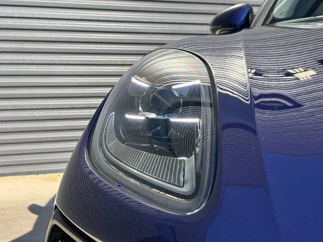 2025 Porsche Macan - Image 12 of 20