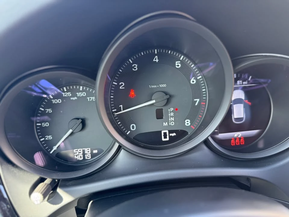 2025 Porsche Macan - Image 13 of 17
