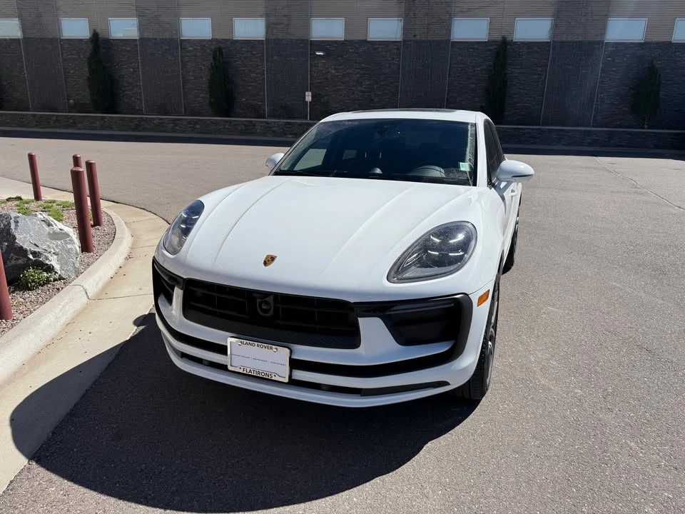 2025 Porsche Macan - Image 2 of 17
