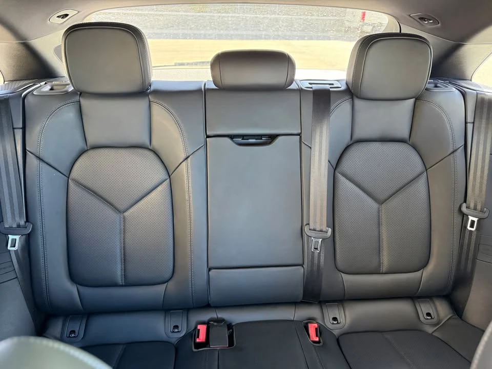2025 Porsche Macan - Image 12 of 17