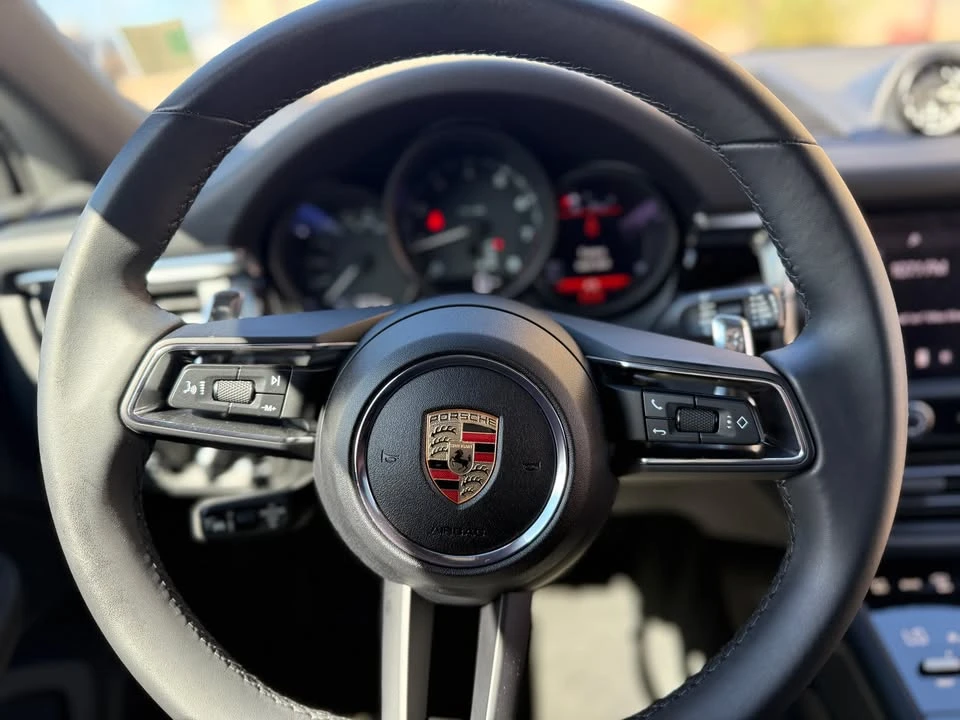 2025 Porsche Macan - Image 14 of 17