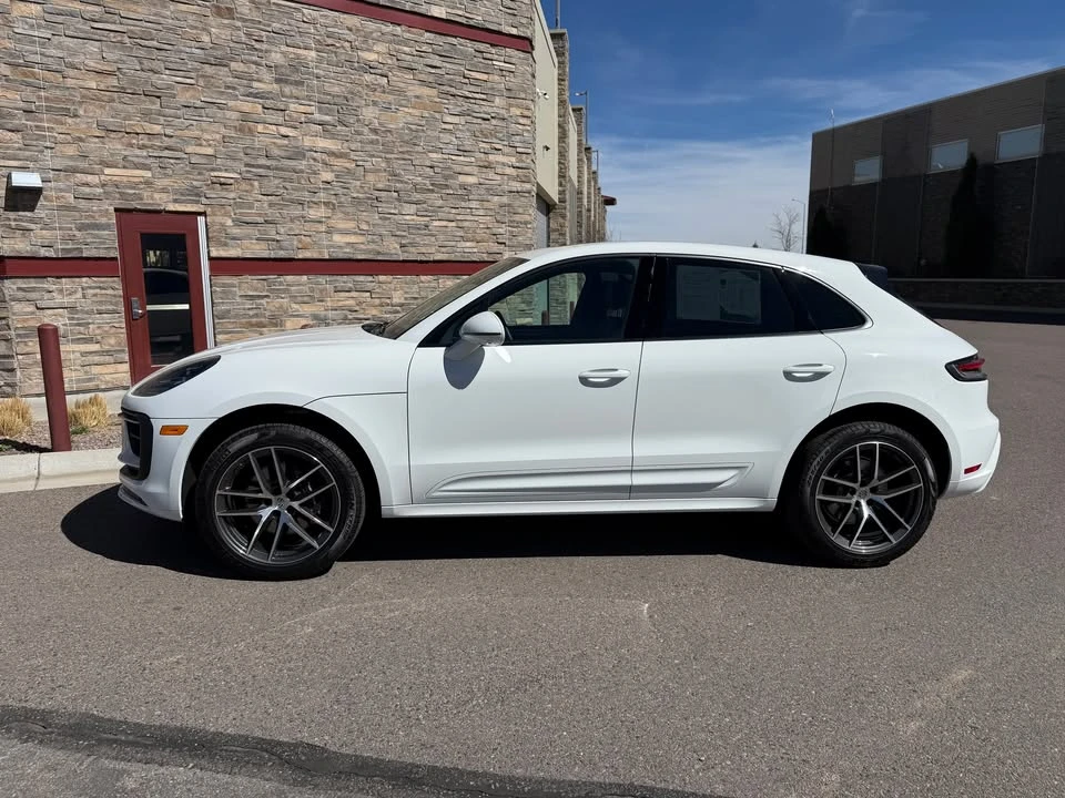 2025 Porsche Macan - Image 4 of 17