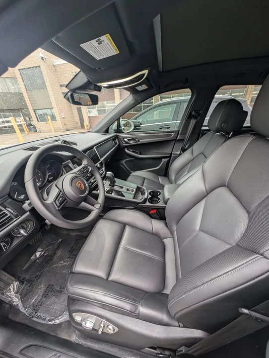 2025 Porsche Macan - Image 10 of 11