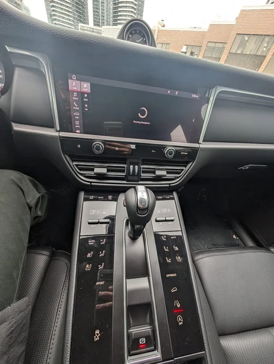 2025 Porsche Macan - Image 7 of 11