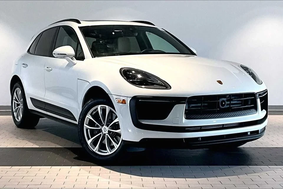2025 Porsche Macan - Image 9 of 20