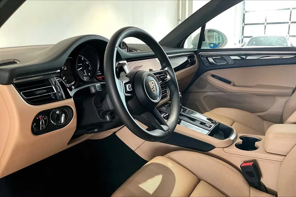 2025 Porsche Macan - Image 4 of 20