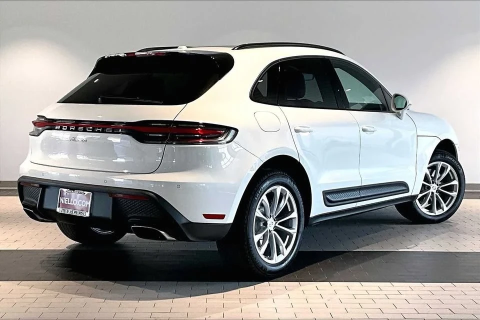 2025 Porsche Macan - Image 7 of 20