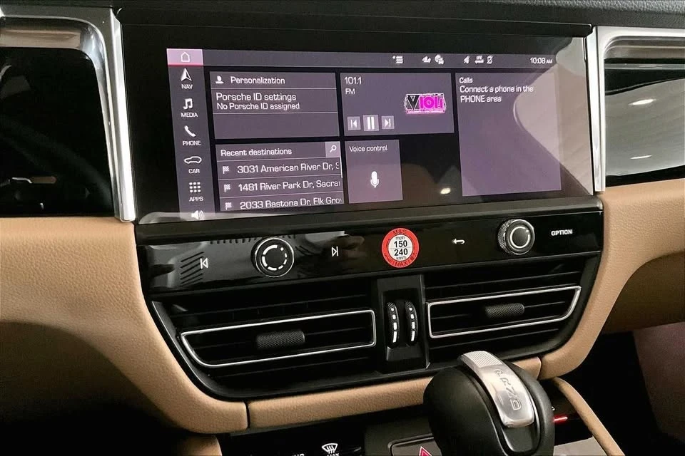 2025 Porsche Macan - Image 16 of 20