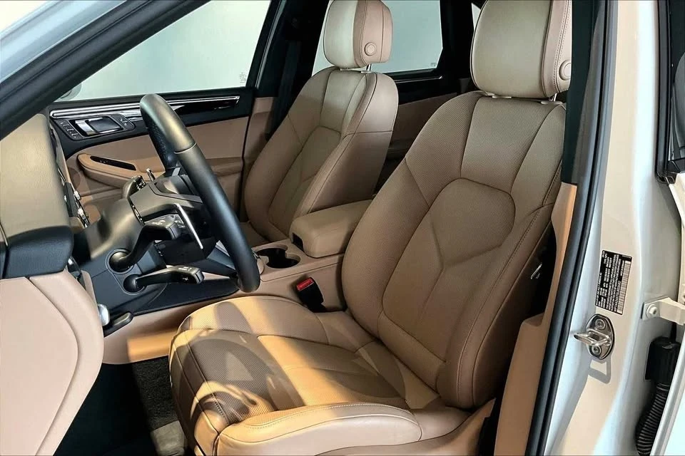 2025 Porsche Macan - Image 5 of 20