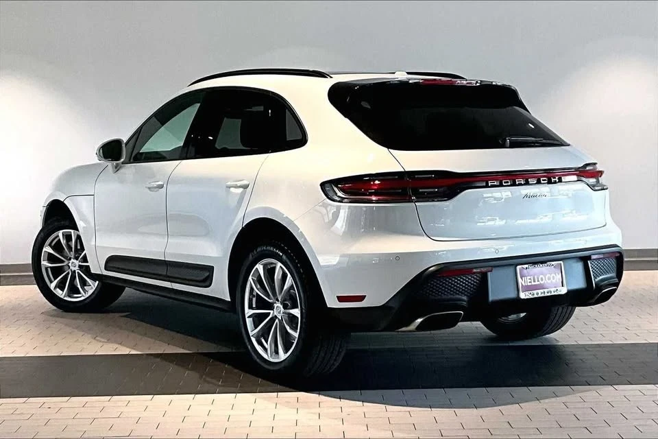 2025 Porsche Macan - Image 3 of 20